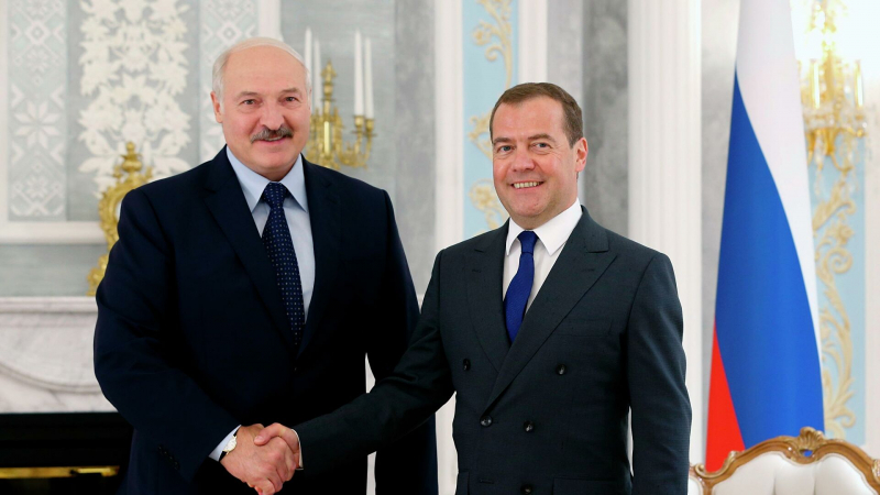 Медведев и Лукашенко провели телефонный разговор