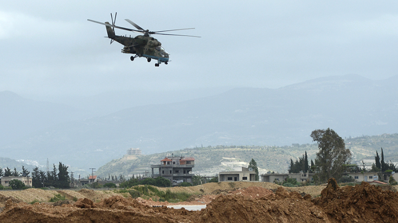 Вертолет ВКС России совершил вынужденную посадку в Сирии