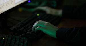 Спецслужбы США и Великобритании обвинили ГРУ в кибератаках