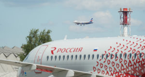 В Москве пассажиров продержали в самолете 10 часов без еды и воды
