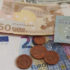 Аналитик призвал россиян не покупать валюты недружественных стран