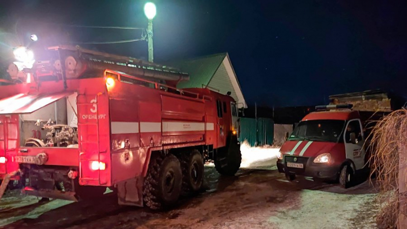Двое взрослых и двое детей погибли после пожара в доме в Оренбурге