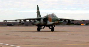 Российские штурмовики Су-25 уничтожили замаскированные позиции и бронетехнику ВСУ