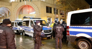 В Дюссельдорфе закрыли рождественские рынки из-за анонимного звонка с угрозами