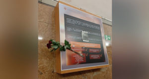 В киевском метро разместили портрет Пушкина и цветы на месте закрытого бюста