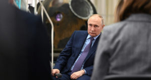 Путин удивился зарплатам специалистов космической отрасли