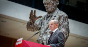 Рейтинг партии канцлера ФРГ Шольца побил антирекорд 2021 года