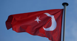 Замглавы ЕК призвал Турцию выбрать между ЕС с НАТО и Россией с Ираном и ХАМАС