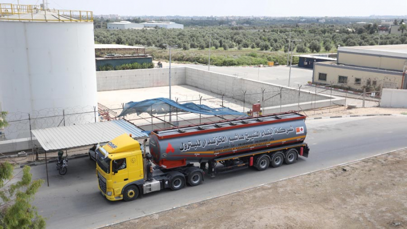 СМИ сообщили о согласии Израиля пропускать в Газу по два бензовоза в день