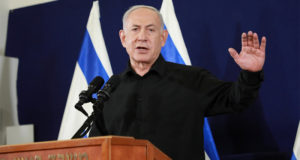 У резиденции премьера Израиля толпы протестующих потребовали отставки Нетаньяху
