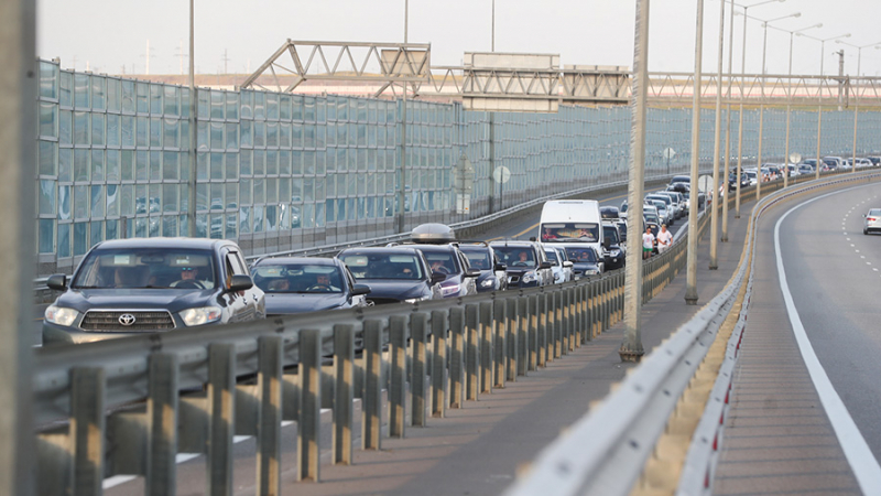 Более 750 авто скопилось на подъезде к Крымскому мосту