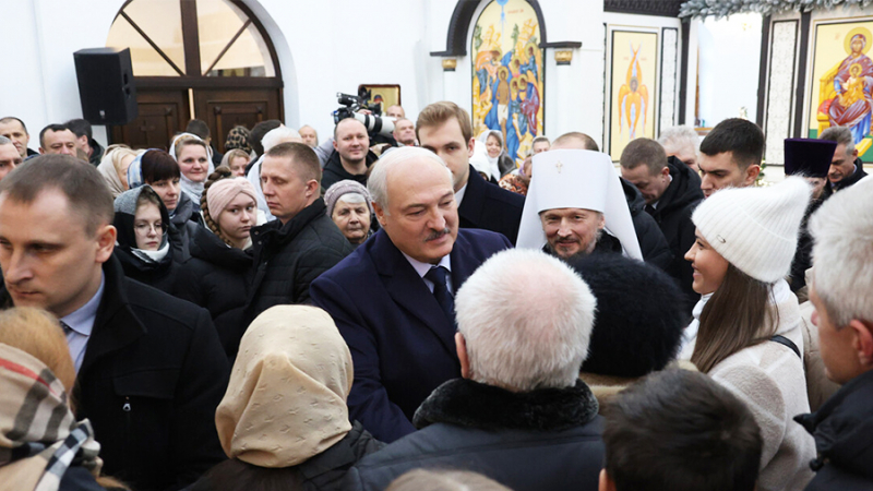 Лукашенко предрек непростой 2024-й год для белорусов