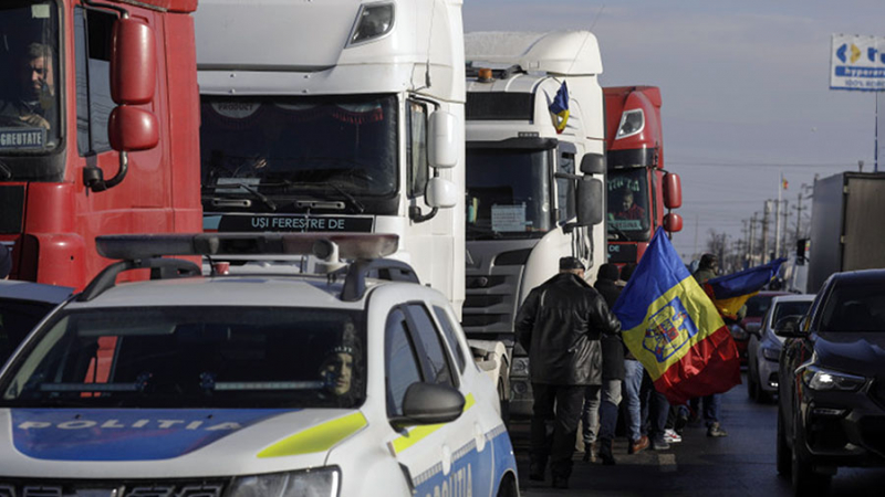 Румынские фермеры заблокировали ряд КПП на границе с Украиной, Молдавией и Сербией