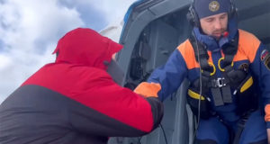 Операция по спасению рыбаков с оторвавшейся льдины на Сахалине завершена