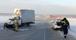 Восемь машин столкнулись на трассе в Свердловской области