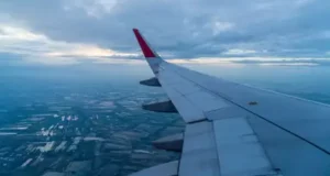 Самолет переехал человека в России