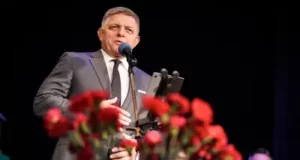 Я прощаю его: премьер Словакии впервые выступил после покушения