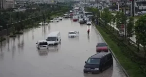 Сильный ливень затопил улицы Анкары