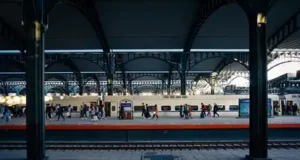 Тысячи туристов застряли на вокзалах во Франции из-за спланированной аварии