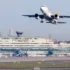 Экоактивисты приклеили себя к взлетно-посадочным полосам аэропорта Германии