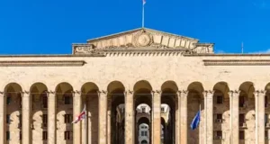 Протестующие разгромили 48 комнат в парламенте Грузии