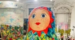 Двухметровую матрешку готовят в подарок Деду Морозу из Великого Устюга