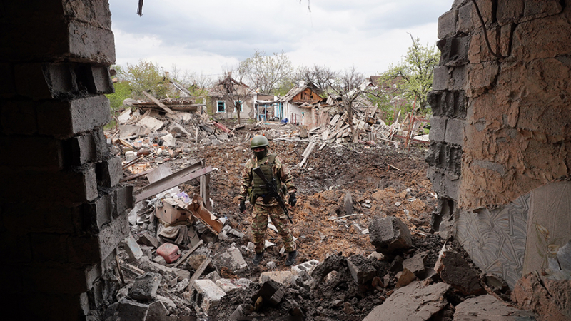 Два человека ранены из-за обстрела ВСУ Петровского района Донецка