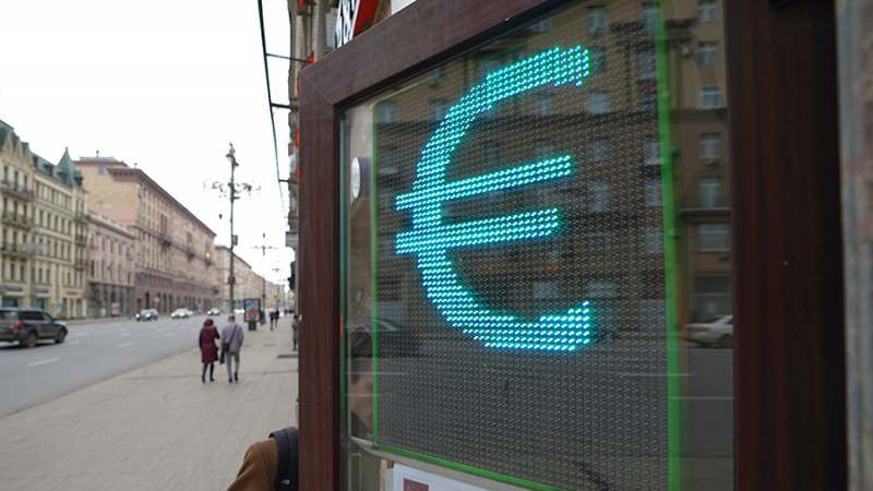 Курс евро на бирже превысил 101 рубль