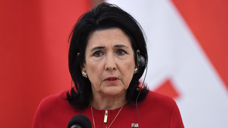 Президент Грузии отказалась уходить в отставку на фоне решения об импичменте
